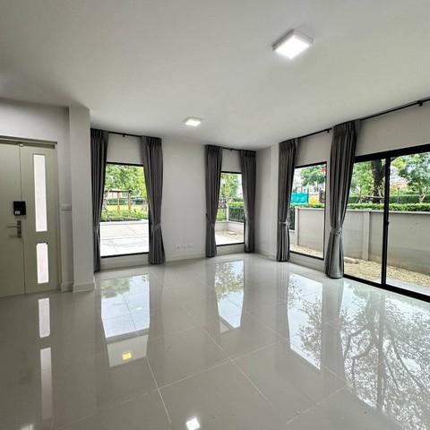 EPL-HR2699 ให้เช่าบ้านแฝด 3 ชั้น หลังใหญ่ ใกล้รถไฟฟ้าสายสีชมพู บ้านกลางเมือง รามอินทรา 83 สเตชั่น 4 ห้องนอน 4 ห้องน้ำ ติดสวน