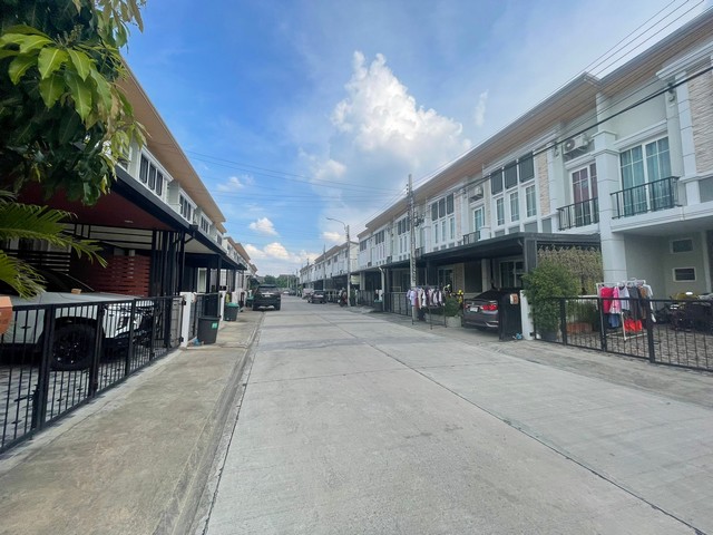 ขายทาวน์โฮม 2 ชั้น 4 ห้องนอน โครงการโกลเด้น ทาวน์2 ลาดพร้าว-เกษตรนวมินทร์ นวมินทร์42 บ้านพร้อมอยู่