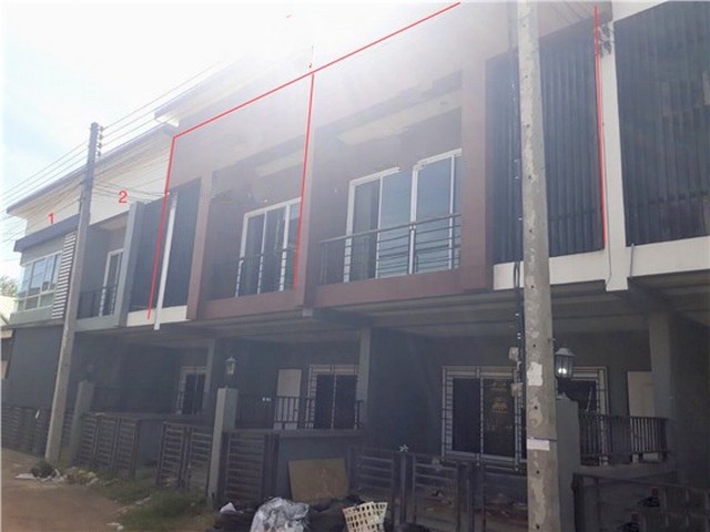 รายละเอียดเพิ่มเติมCode ID : PKK03-05697ราคาขาย      5,600,000 บาท- ขนาดพื้นที่ :   34 ตร.ว - พื้นที่ใช้สอย :    190 ตร.ม- จำนวนห้อง :  4 ห้องนอน 4 ห้องน้ำ (2 คูหา)           - จอดรถ :    1-2 คัน- ทาวน์เฮ้าส์  :      2 ชั้น- ทาวน์เฮ้าส์หันทางทิศ :- อายุอาคาร :   5 ปีพิกัดทรัพย์ :      https://maps.app.goo.gl/8Zc663nh2mFf2i1M9สถานที่ใกล้เคียง- ใกล้โลตัส โกเฟรช ประตูกู่แก้ว - ใกล้โลตัส โกเฟรช มหาวิทยาลัยมหาสารคาม- ใกล้โลตัส โกเฟรช ท่าขอนยาง มหาสารคาม- ใกล้โลต