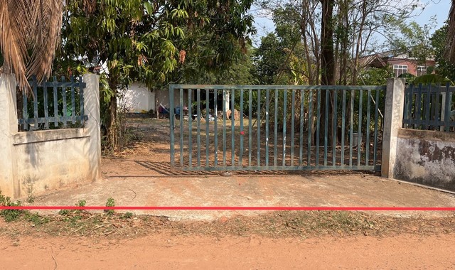 รายละเอียดเพิ่มเติมCode ID : PKK02-10783ราคาขาย      1,695,000 บาท- ขนาดพื้นที่ :   215 ตร.ว (2 งาน / 15 ตร.ว)- พื้นที่ใช้สอย :    294 ตร.ม- จำนวนห้อง :  3 ห้องนอน 1 ห้องน้ำ- จอดรถ :   1-2 คัน- บ้านเดี่ยว :      2 ชั้น- บ้านเดี่ยวหันทางทิศ :- อายุอาคาร :   17 ปีพิกัดทรัพย์ :      https://maps.app.goo.gl/6PdYvJTa8TN5C9De9สถานที่ใกล้เคียง- ใกล้โรงพยาบาลกุดรัง- ใกล้โรงเรียนบ้านหนองแวง- ใกล้โรงเรียนบ้านหนองบอน- ใกล้วัดปทุมรัตน์วนารามบัวแก้วสอบถามเพิ่มเ