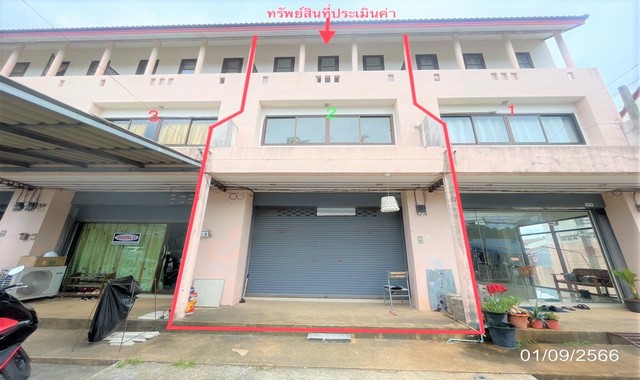   รายละเอียดเพิ่มเติม Code ID : PKK04-05816  ราคาขาย  5,400,000 บาท- ขนาดพื้นที่ :   20.30 ตร.ว.- พื้นที่ใช้สอย :   175.50 ตร.ม.- จำนวนห้อง :   3 ห้องนอน 3 ห้องนอน - ที่จอดรถ :    1   คัน- บ้านหันทางทิศ : ตะวันออกเฉียงใต้  พิกัดทรัพย์ : https://maps.app.goo.gl/TbM4vEfnm79uKHR77    สถานที่ใกล้เคียง- ใกล้บิ๊กซีมินิท่าเรือบางรัก(สมุย) - ใกล้โลตัสเอ็กเพรส สาขาหน้าทอน  - ใกล้โรงพยาบาลสมุยอินเตอร์เนชั่นแนล - ใกล้โรงพยาบาลบ้านดอนอินเตอร์ เกาะสมุย 