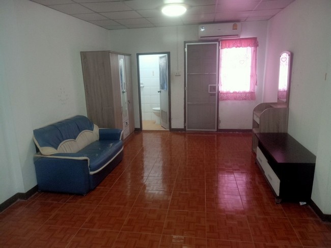 sss432  ขาย เอ็ม.ที.คอนโดมิเนียม  รังสิต นครนายกที่ตั้ง  ถ.รังสิต - นครนายก ต.บึงยี่โถ อ.ธัญบุรี ปทุมธานี ขนาด 28 ตารางเมตรชั้น 5  อาคาร 3สิ่งอำนวยความสะดวกลิฟท์ที่จอดรถการรักษาความปลอดภัย 24 ชั่วโมงกล้องวงจรปิดสระว่ายนำ้ห้องเซาว์น่าฟิตเนสสวนหย่อม / พื้นที่จัดบาร์บีคิวสนามเด็กเล่น / พื้นที่สำหรับเด็กร้านค้าในโครงการร้านอาหารในโครงการ สถานที่ใกล้เคียง ฟิวเจอร์พาร์