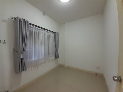 ทาวน์เฮาส์2ชั้น ต่อเติมพร้อมเข้าอยู่ พิกัดศรีราชา_ห้วยยายพรหม   มบ.ดีญ่า วัลเลย์ ใกล้แหล่งชุมชนศรีราชา บรรยากาศส่วนตัว