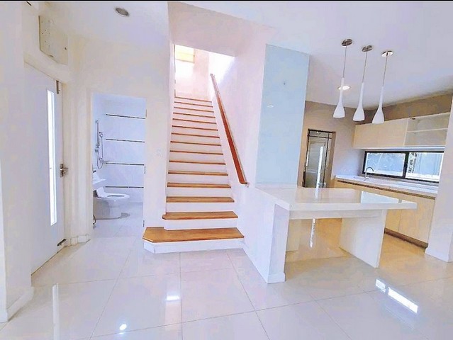 [A762]ให้เช่า 75k บ้านเดี่ยวหลังใหญ่  แปลงมุม  พื้นที่กว้างขวาง โครงการใหญ่ มัณฑนา เลค วัชรพล สุขาภิบาล 5 ซอย 63/2  เขตคลองสามวา