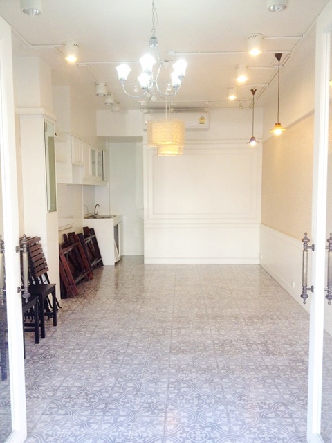 ศรีอยุธยา ตลาดเทเวศร์ ลูกหลวง ร้านค้าให้เช่า 1 ชั้น  โชว์รูม BTSราชเทวี สามเสน  เสริมสวย 28 ตรม. 3จอดรถ 1แอร์