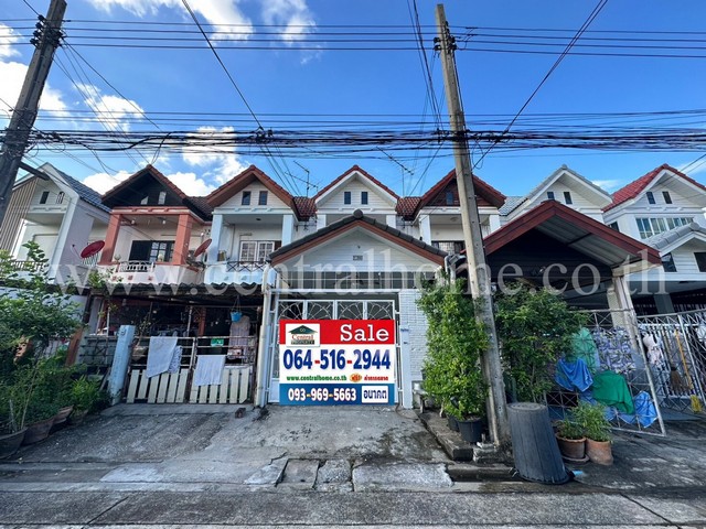 รหัสทรัพย์  4323ทาวน์เฮ้าส์ หมู่บ้าน เลิศอุบล กม.6 รามอินทรา 65ที่ตั้ง : ซ. รามอินทรา 65 แยก 2-4 แขวงท่าแร้ง เขตบางเขน กรุงเทพมหานคร 10220รายละเอียดทรัพย์ - เนื้อที่ 20 ตร.วา. พื้นที่ใช้สอย 100 ตร.ม.- ตัวบ้านกว้างประมาณ 4 เมตร- 2 ห้องนอน 2 ห้องน้ำ 1(+1) ที่จอดรถ- อยู่ใน ซอย รามอินทรา 65 สามารถทะลุ ซอย รามอินทรา 67 ได้- ทาสีใหม่ทั้งหลัง- รีโนเวททำใหม่- ห่างจากจุดขึ้น-ลงทางด่วนเพียง 1.5กม ทางด่วนวั