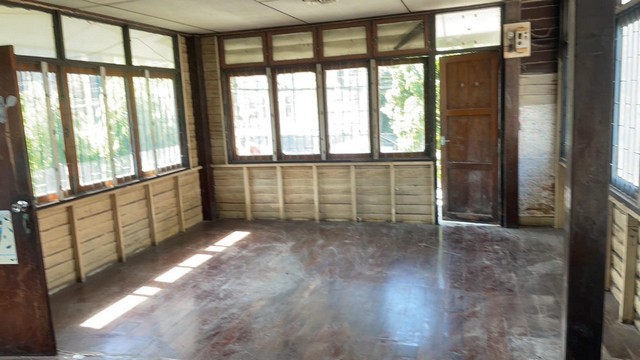 ขายด่วน บ้าน 2 ชั้น 23 ตรว. สุขุมวิท 50 เป็นบ้านไม้และปูน ตรงข้ามคอนโด the best เดินทางสะดวก ใกล้ BTS อ่อนนุช