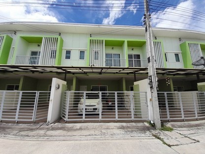 ขายทาวน์โฮม ทรงโมเดิร์น ทุกการออกแบบในบ้านทันสมัย ทำเลหนองขาม เข้าออกถนนหลักของศรีราชาได้หลายเส้นทาง ต่อเติมพร้อมอยู่ ราคาขายเท่าทุน