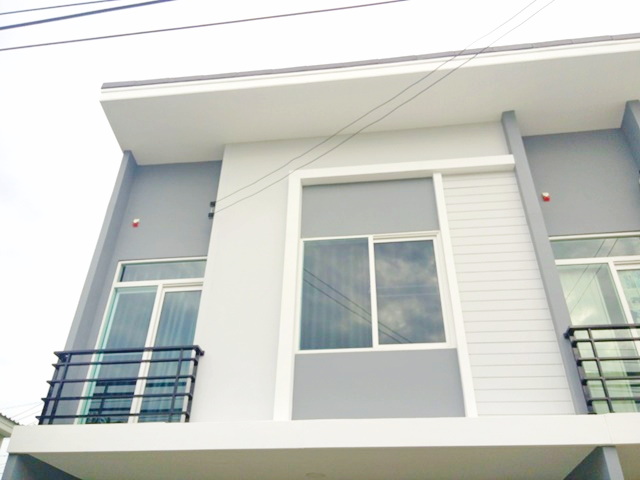 บ้านหเฟอร์ครบ ลังมุม มีความเป็นส่วนตัว ไทวัสดุ บางนา เมกกะ 29ตรว. 3นอน 2น้ำ 2จอดรถ 3แอร์ ให้เช่าทาวน์โฮม 2 ชั้น