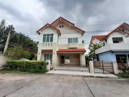 บ้านเดี่ยว 2ชั้น หลังเจพาร์ค มบ.แกรนด์พาร์ควิลล์ ศรีราชา หันทางทิศเหนือ  บรรยากาศส่วนตัว และร่มรื่น ต่อเติมครบพร้อมเข้าอยู่ แถมเฟอร์ฯทุกห้อง