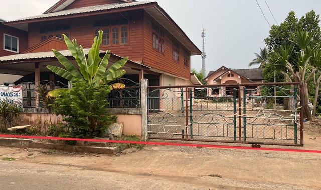 รายละเอียดเพิ่มเติมCode ID :    PKK02-12718ราคาขาย        2,150,000 บาท- ขนาดพื้นที่ :   166 ตร.ว (1 งาน / 66 ตร.ว) - พื้นที่ใช้สอย :   204 ตร.ม- จำนวนห้อง :   3 ห้องนอน 1 ห้องน้ำ - จอดรถ :         1-2 คัน- บ้านครึ่งตึกครึ่งไม้ :    2 ชั้น- บ้านครึ่งตึกครึ่งไม้หันทางทิศ :- อายุอาคาร :   12 ปีพิกัดทรัพย์ :   https://maps.app.goo.gl/ejzu65GW43iJZ5a88สถานที่ใกล้เคียง- ใกล้โลตัส โกเฟรช ประตูกู่แก้ว- ใกล้บิ๊กซี มหาสารคาม- ใกล้โลตัส โกเฟรช ท่าขอนยาง มหาสารคาม- ใกล