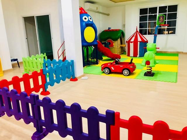 ขายโฮมออฟฟิศ 4 ชั้นแปลงมุม สไตล์ โมเดิร์น 635 ตรม. แจ้งวัฒนะ ตรงข้ามเมืองทองธานี หลังไทวัสดุ ติดทางด่วนศรีรัช ใกล้สถานีรถไฟฟ้าสีชมพู