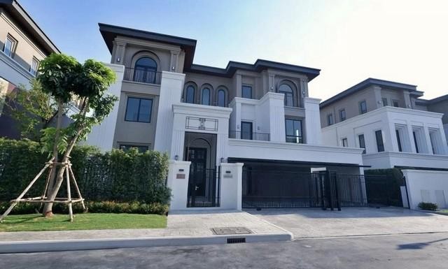 PB3355 ขายบ้านเดี่ยว 3 ชั้น โครงการ CINQ ROYAL Krungthep Kreetha แบบบ้าน SOUL ติดโรงเรียนนานาชาติ ไบรท์ตันคอลเลจ ถนนกรุงเทพกรีฑาตัดใหม่ ติดต่อ คุณบิว 081 252 3279 หรือ 061 619 8565ID line : 061 787 9691ราคาขาย 78,000,000 บาทบ้านเดี่ยว 3 ชั้น โครงการ แซงค์ รอยัล กรุงเทพกรีฑา ( CINQ ROYAL Krungthep Kreetha ) พร้อมลิฟต์ และแอร์ทั้งหลังแบบบ้าน SOUL ติดโรงเรียนนานาชาติ ไบรท์ตันคอลเลจ กรุงเทพฯเนื้อที่ : 126.9 ตร.ว.พื้นที่ใช้สอย 705 ตร.ม.5 ห้องนอน6 ห้องน้ำ1 ห้