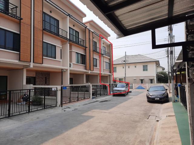 ให้เช่า ทาวน์โอม3ชั้น หลังมุม โครงการINFINITY บ้านกล้วย-ไทรน้อย  บางบัวทอง ใกล้เซ็นทรัลเวสเกต 15000 บาททาวน์โฮม 3 ชั้นหลังมุม  โครงการ อินฟินิตี้ ทาวน์โฮม บ้านกล้วย-ไทรน้อย ทำเลดี เข้าออกสะดวก ติดถนนใหญ่ย่าน รัตนาธิเบศร์ บางบัวทอง ราชพฤกษ์ ชัยพฤกษ์เนื้อที่ 22 ตรว.  หน้ากว้าง 6 เมตร  พื้นที่ใช้สอยเยอะมี 3ห้องนอนใหญ่ ห้องน้ำในตัวทุกห้อง รวมมี 4ห้องน้ำบ้านเป็นหลังมุม เนื้อ�