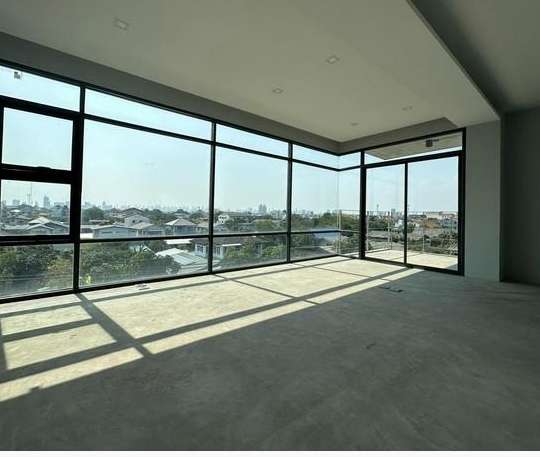 รหัส# BA296 ให้เช่าและขายอาคาร 4 ชั้น 151 ตรว. 1000 ตรม. พร้อมชั้นดาดฟ้า อ่อนนุช 39 ใกล้รถไฟฟ้าสายสีเหลือง สถานีศรีนุช***  ราคาเช่า 485,000 บาท/เดือน  ***  ราคาขาย 89 ล้านบาท  รหัสทรัพย์ # BA296ติดต่อ:: ฐิติพรรณ (ตุ่น) โทร/ID Line:: 0942823961 Line:: https://line.me/ti/p/3xFA1An8Kcรหัส# BA296 ให้เช่าและขายอาคาร 4 ชั้น 151 ตรว. 1000 ตรม. พร้อมชั้นดาดฟ้า อ่อนนุช 39 ใกล้รถไฟฟ้าสายสีเหลือง สถานีศรีนุช***  ราคาเช่า 485,000 บาท/เดือน   ***  ราคาขาย 89 ล้านบาท  อาค