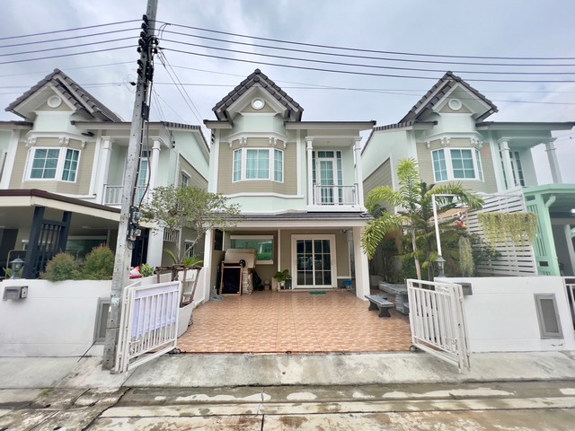  ขายบ้านโครงการ บ้านดีเดอะแฮมิลตัน ชัยพฤกษ์-วงแหวนเพียง 3,490,000 บาทติดต่อ: Tel : 064-953-6299 คุณมายLINE ID : meepoohhhสนใจนัดเข้าดูบ้านเพิ่มเติมได้ค่ะบ้านเดี่ยว 2 ชั้น เนื้อที่ 30.6 ตร.ว.   พื้นที่ใช้สอย 140 ตร.ม.3 ห้องนอน 3 ห้องน้ำ  1 ห้องครัว 1 ห้องอเนกค์ประสงค์จอดรถในบ้านได้ 2 คันอายุบ้าน 2 ปี กว่า ขายเนื่องจากขยับขยายที่อยู่ค่าส่วนกลาง 40 บาท / ตร.ว. 14,688บาท/ปีหน้าบ้านทิศเหนือ ของแถม- ตู้เสื้อผ้า 2 - เ