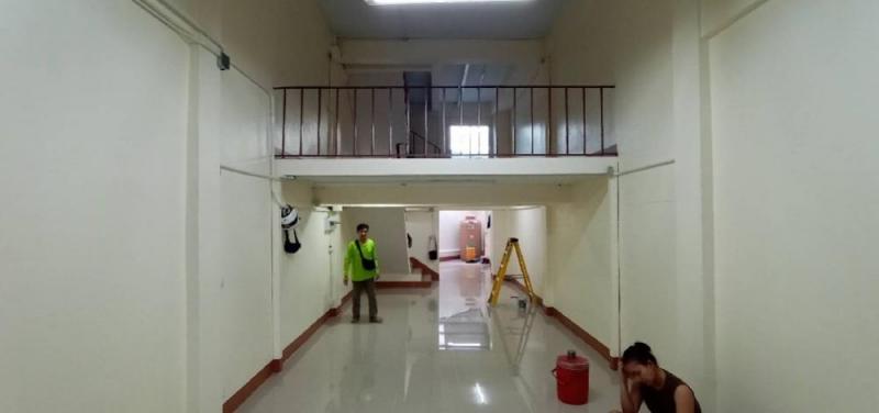 ให้เช่าตึกแถว4 ชั้น +ชั้นลอย เนื้อที่ 20 ตร.ว. 3 ห้อง 3 ห้องน้ำ  ริมถนนติวานนท์-ปทุมธานีตรงข้ามโรงเรียน พระหฤทัยนนทุบ