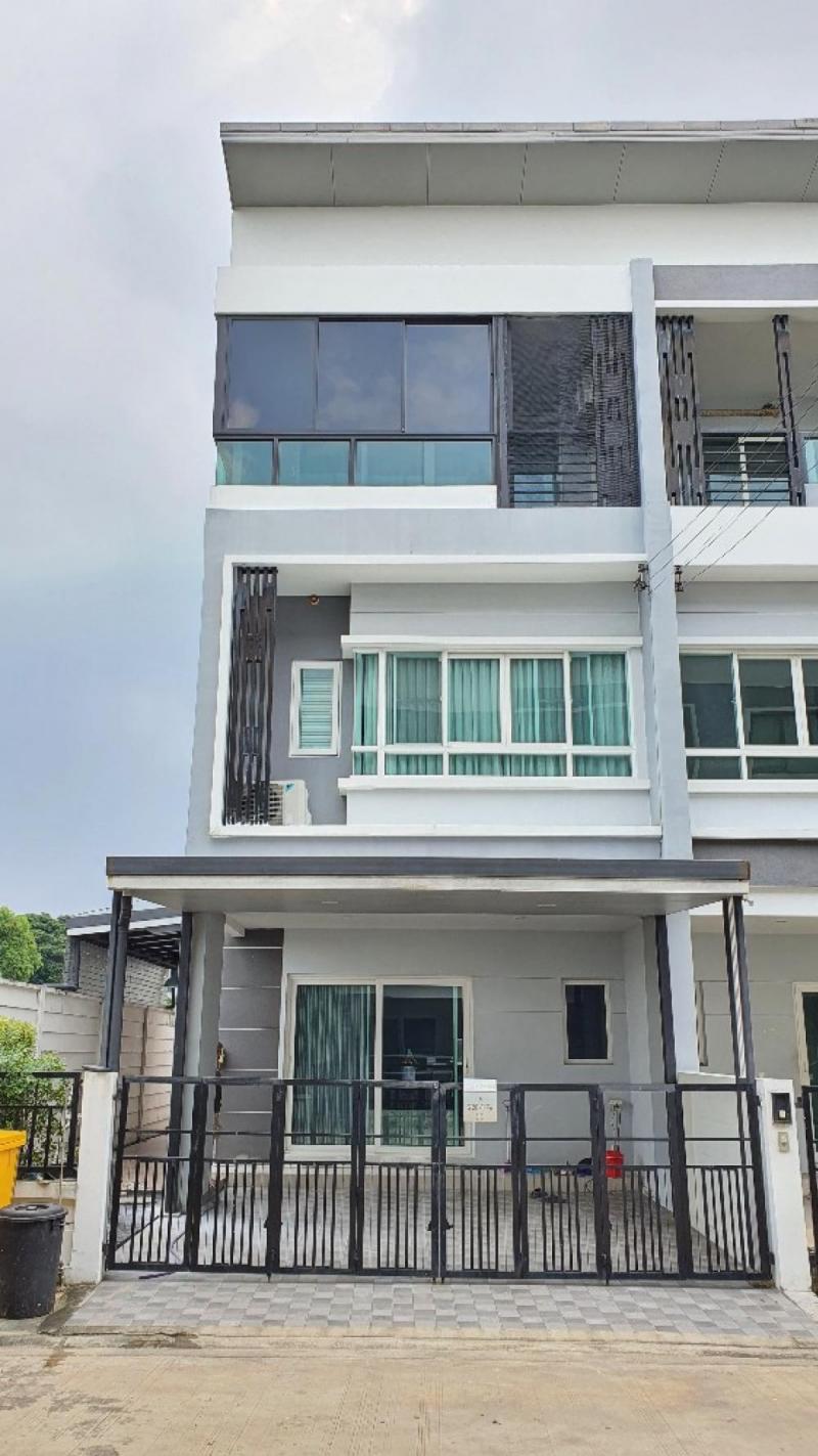ให้เช่าทาวน์โฮม 3 ชั้นหลังมุม เนื้อที่ 30 ตร.วา  3 ห้องนอน  3 ห้องน้ำ หมู่บ้านเดอะริคโค่ ทาวน์ วัชรพล  ถนนร่วมมิตรพัฒนา 5 แยกวัชรพล 
