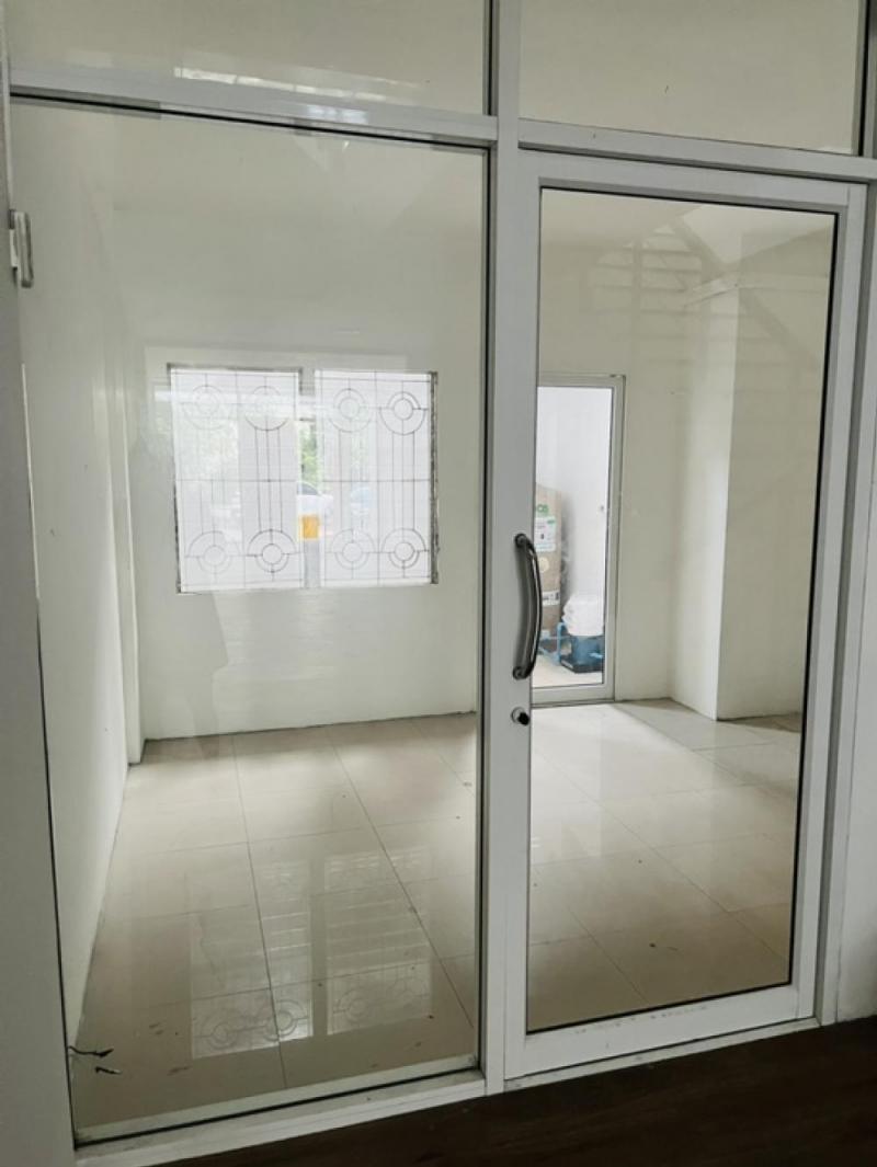 ให้เช่าทาวน์โฮม  4 ชั้น เนื้อที่ 18 ตารางวา 6 ห้องนอน  3 ห้องน้ำ  หมู่บ้านทาวน์อินทาวน์  ถนน ศรีวราเขตวังทองหลาง