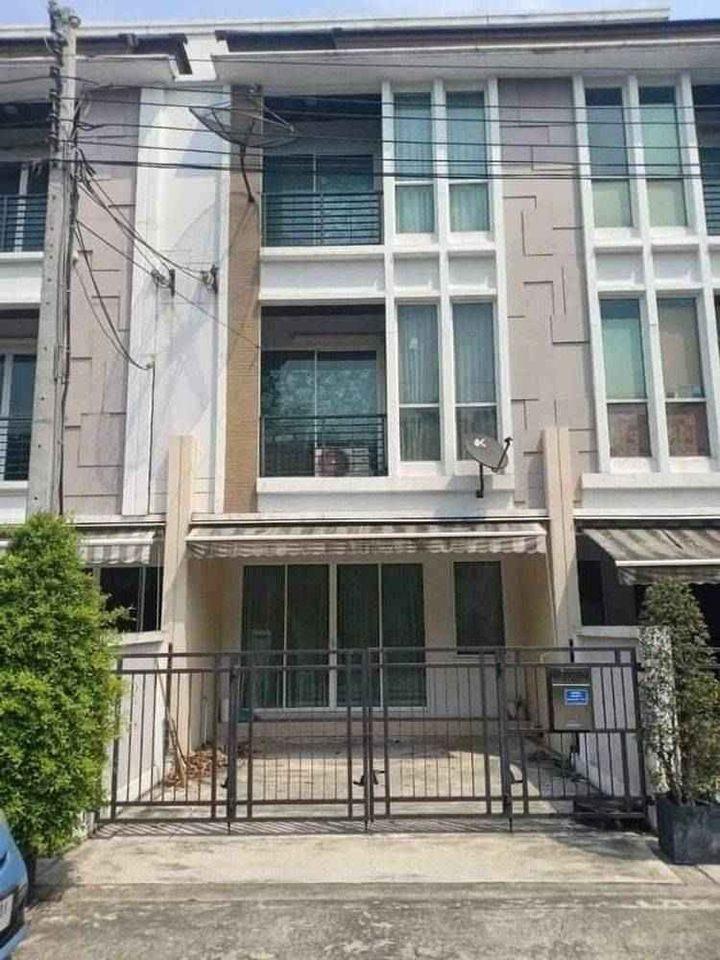 HR6641ให้เช่าทาวน์โฮม เนื้อที่ 20 ตารางวา  3 ห้องนอน 3 ห้องน้ำ บ้านกลางเมือง S-Sense ศรีนครินทร์ ซอยศรีนครินทร์ 46/1สนใจติดต่อคุณสามารถ 0918070863,0800569475  ID line : samart863ราคาเช่าเดือนละ 21,000 บาท (รวมค่าส่วนกลาง)มัดจำ 2 จ่ายล่วงหน้า 1 สัญญาเช่า 1 ปี ** เลี้ยงสัตว์ได้เนื้อที่ 20 ตารางวา หน้ากว้าง 5 เมตร1 ห้องนอนใหญ่ชั้นสาม1 ห้องหน้ากลางชั้นสอง และห้องนอนเล็กชั้น 2มี 3 ห้องนอน 3 ห้องน้ำ1 ห้องครัวที่จอดรถ 2 ค