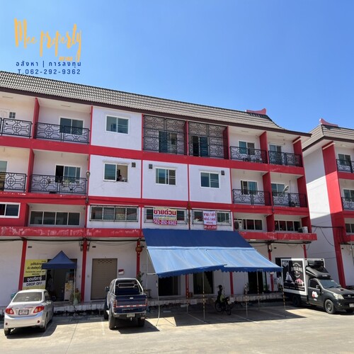 ????????ขายอาคารพาณิชย์ 3 ชั้นครึ่ง???????? เนื้อที่ 17 ตร.วา พื้นที่ใช้สอย 235 ตร.ม. หน้ากว้าง 4 ม. ลึก 15 ม.บ้านเลขที่ 101/172 โครงการสำเพ็ง 2 โซนตลาดน้ำ อาคารพาณิชย์ 3 ชั้น ครึ่ง (ต่อเติมชั้นลอยออกไป+กั้นห้อง)ราคา  4,400,000 บาท  (ค่าโอนคนละครึ่ง)  (ขายถูกกว่าราคาตลาด 1,000,000 บาท )พิกัดแผนที่???????? ส.เจริญดี https://maps.app.goo.gl/Ei81nksQWQLbH1SeA????????สถานที่ใกล้เคียง???????? -เซ็นทรัลพระราม 2 -โลตัสพระราม 2 -ตลาดพม่าบางบอน -โรงพยาบาลบ