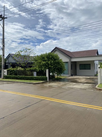 ขายด่วน บ้านสไตล์โมเดิร์น เพฟ มอเตอร์เวย์-ฉะเชิงเทรา (PAVE Motorway-Chachoengsao)ขนาด 3 ห้องนอน 2 ห้องน้ำขนาด 67.9ตร.วาราคาขาย 3.79 ล้านบาทเพฟ มอเตอร์เวย์-ฉะเชิงเทรา (PAVE Motorway-Chachoengsao)บ้านสไตล์โมเดิร์น พักผ่อนกับบรรยากาศอันร่มรื่นด้วย Clubhouse พร้อมฟิตเนส, สระว่ายน้ำ,  และสวนส่วนกลางขนาดใหญ่ บ้านวิวสวน สวยมากๆสนใจติดต่อสอบถามได้ละเอียดน้ำฝน 086-9896588 ที่ตั้ง: ต.แสนภูดาษ อ.บ้านโพธิ์ จ.ฉะเชิงเทรา