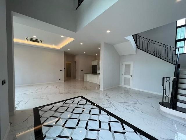 PT12 ขาย บ้านเดี่ยวระดับ Super Luxury จาก Sansiri โครงการ บ้านแสนสิริ พัฒนาการ30 Baan Sansiri Pattanakarn บ้านใหม่เหลือหลังสุดท้าย ใกล้ทองหล่อ แปลงมุม 232 ตร.ว. บ้านหันไปทิศเหนือราคาขาย 250,000,000 บาทติดต่อ คุณช่อผกา 0616198565 LINE 0616198565บ้านเดี่ยว 2 ชั้นสุดหรู แปลงมุม โครงการบ้านแสนสิริ พัฒนาการ 30 บ้านใหม่เหลือหลังสุดท้ายพื้นที่ตัวบ้าน 232.10 ตร.ว. พื้นที่ใช้สอย 661 ตร.ม.5 ห้องนอน 6 ห้องน้ำ 2 ห้องแม่บ้านชั้น 2 มีโซนห้องน