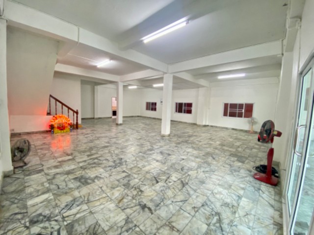 รหัสC5838 ให้เช่าทาวน์โฮม 3ชั้น 2คูหา มี 6ห้องนอน ทำเลย่านถนนเพชรเกษมซอย68