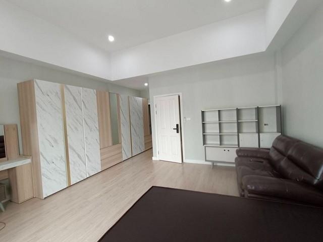 POR3255  ให้เช่า ขาย ทาวน์โฮม 3 ชั้น หมู่บ้าน นลิน แกรนด์ อเวนิว Nalin Grand Avenue