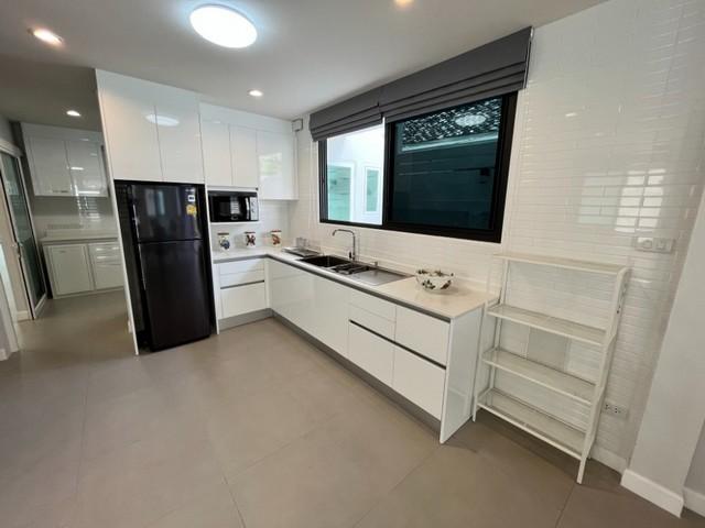 PS01 ให้เช่าบ้านเดี่ยว 2ชั้น พหลโยธินซอย 9 อารีย์ ใกล้ BTS สะพานควาย  เฟอร์นิเจอร์ครบพร้อมอยู่ เขตพญาไท** พร้อมเข้าอยู่ตั้งแต่เดือน พฤศจิกายน 2566 เป็นต้นไป **ราคาเช่า 120,000 บาท/เดือน ( มัดจำ2 ล่วงหน้า1 )ติดต่อ คุณช่อผกา 0616198565 LINE 0616198565บ้านเดี่ยว 2ชั้น ถนนพหลโยธิน อารีย์ เฟอร์ครบพร้อมอยู่เนื้อที่ 109 ตารางวา พื้นที่ใช้สอยประมาณ 400 ตารางเมตร4 ห้องนอน 4 ห้องน้ำ 2 ห้องครัว ที่จอดรถ 4 คันบ้า