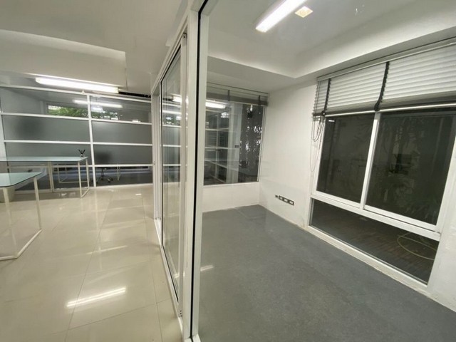 POR3247 ให้เช่าออฟฟิศ ชั้น 1  ย่านทาวน์อินทาวน์ เลียบทางด่วน เอกมัย-รามอินทรา เดินทางสะดวก