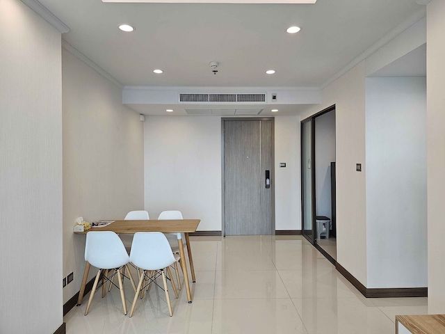 Supalai Oriental Sukhumvit 39, nice, safe, 16th floor, BTS Phrom Phong.***Service for selling/renting houses, condos and giving advice. If interested, contact at any time***Interested in additional details or pictures or making an appointment to see the room?Contact Ekachai (Aui)T. 089-799-5598Line ID: @auiauiaui001 (add @ in front)Room type: 1 bedroom, 1 bathroomSize 48 sq m., 16th floor, Building ANew, clean room, beautifully decorated, ready to move in.details-------------------------------------------------- ------------Rental price: 26,000 baht-------------------------------------------------- ------------* furniture- wardrobe- Built-in kitchen- Bed with mattress- Sofa-------------------------------------------------- ------------*Facilities worth using- Infinity-Edge Swimming Pool & Jacuzzi- Sauna- Game Room (Snooker)- Aerobic & Yoga- Sky Lounge- Sky Lounge- Shuttle bus to the BTS and golf cart to pick up and drop off within the project.-------------------------------------------