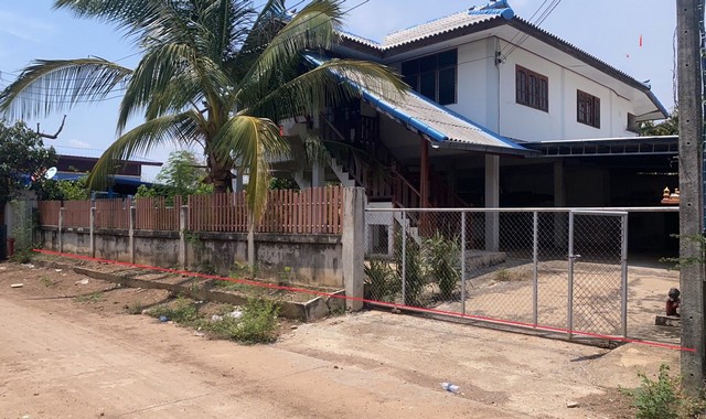 รายละเอียดเพิ่มเติมCode ID : PKK02-15098ราคาขาย      1,781,000 บาท- ขนาดพื้นที่ :   100 ตร.ว (1 งาน)- พื้นที่ใช้สอย :    203.25 ตร.ม- จำนวนห้อง :   2 ห้องนอน 2 ห้องน้ำ- จอดรถ :    1-2 คัน- บ้านเดี่ยว :       2 ชั้น- บ้านเดี่ยวหันทางทิศ :- อายุอาคาร :    14 ปีพิกัดทรัพย์ :     https://maps.app.goo.gl/yxMQ4SUNxaDxh6JGAสถานที่ใกล้เคียง- ใกล้เทสโก โลตัส วิเชียรบุรี- ใกล้บิ๊กซี ซูเปอร์เซ็นเตอร์ วิเชียรบุรี - ใกล้โลตัส โกเฟรช วิเชียรบุรี - ใกล้โรงพยาบาลวิเชีย