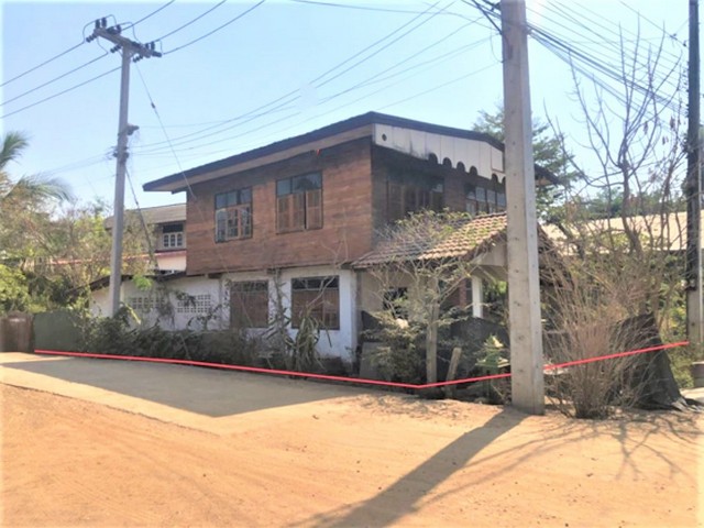 รายละเอียดเพิ่มเติมCode ID :   PKK02-15865ราคาขาย       967,000 บาท- ขนาดพื้นที่ :     65 ตร.ว - พื้นที่ใช้สอย :   136 ตร.ม- จำนวนห้อง :   1 ห้องนอน 1 ห้องน้ำ- จอดรถ :    1-2 คัน- บ้านเดี่ยว :   2 ชั้น- บ้านเดี่ยวหันทางทิศ :- อายุอาคาร :    30 ปีพิกัดทรัพย์ :   https://maps.app.goo.gl/BarBaJ5rpcdERsJNAสถานที่ใกล้เคียง- ใกล้โลตัส โกเฟรช หล่มเก่า - ใกล้วัดหนองบัวแก้ว- ใกล้วัดศรีมงคล (วัดบ้านนาทราย)- ใกล้วัดทรายงามสอบถามเพิ่มเติม/นัดชมโทร. 097-419-5982(พลอย)