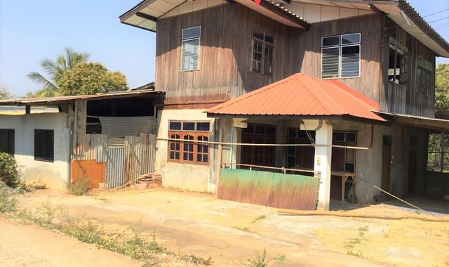 รายละเอียดเพิ่มเติมCode ID :  PKK02-13408ราคาขาย       1,784,000 บาท- ขนาดพื้นที่ :   4,034 ตร.ว (10 ไร่ / 34 ตร.ว)- พื้นที่ใช้สอย :     177 ตร.ม- จำนวนห้อง :    3 ห้องนอน 1 ห้องน้ำ- จอดรถ :       1-2 คัน- บ้านครึ่งตึกครึ่งไม้  :   2 ชั้น- บ้านครึ่งตึกครึ่งไม้หันทางทิศ :- อายุอาคาร :    23 ปีพิกัดทรัพย์ :    https://maps.app.goo.gl/ZLRrFnBajRHJFkHZ6สถานที่ใกล้เคียง- ใกล้โรงพยาบาลตำบลปากช่อง- ใกล้โรงเรียนบ้านน้ำคำ- ใกล้โรงเรียนผาแดงวิทยาคม- ใกล้วัดห้วยแสน