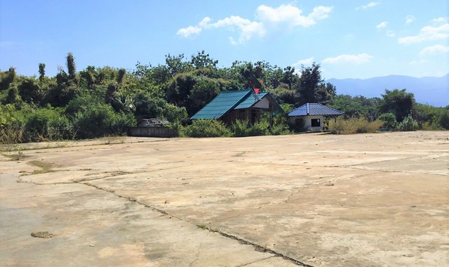 รายละเอียดเพิ่มเติมCode ID :  PKK02-12798ราคาขาย       2,694,000 บาท- ขนาดพื้นที่ :   3,710 ตร.ว (9 ไร่ / 1 งาน / 10 ตร.ว)- พื้นที่ใช้สอย :     29.75 ตร.ม- จำนวนห้อง :    1 ห้องนอน - ห้องน้ำ- จอดรถ :       1-2 คัน- บ้านเดี่ยว  :   1 ชั้น- บ้านเดี่ยวหันทางทิศ :- อายุอาคาร :    13 ปีพิกัดทรัพย์ :    https://maps.app.goo.gl/FDMiRgtmGiZvjpB18สถานที่ใกล้เคียง- ใกล้ตลาดนัด บ้านวังร่อง - ใกล้โลตัส โกเฟรช บ้านติ้ว เพชรบูรณ์ - ใกล้โรงพยาบาลส่งเสริมสุขภาพตำบลบ้านติ้ว - ใกล