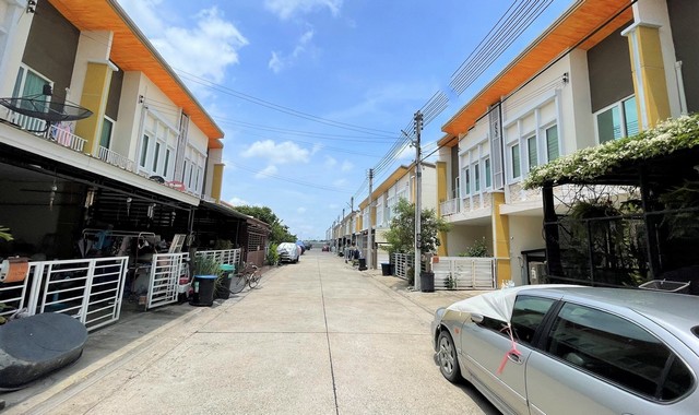 ขายทาวน์เฮ้าส์  หมู่บ้านโกลเด้น ทาวน์ พระราม 2 สมุทรสาคร (PKK03-05509)