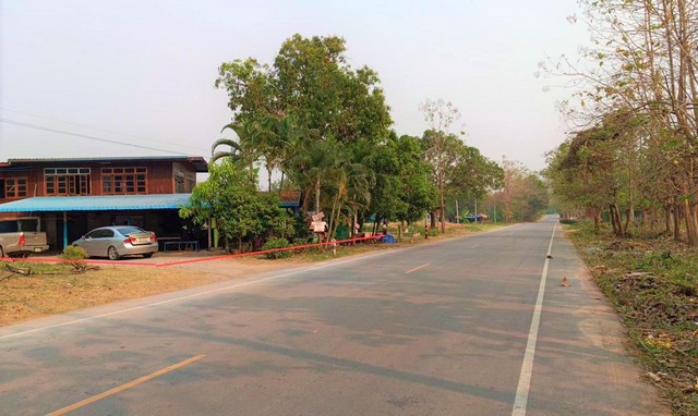 รายละเอียดเพิ่มเติมCode ID :  PKK02-09773ราคาขาย       1,429,000 บาท- ขนาดพื้นที่ :   1,127 ตร.ว (2 ไร่ / 3 งาน / 27 ตร.ว)- พื้นที่ใช้สอย :     191.50 ตร.ม- จำนวนห้อง :    - ห้องนอน - ห้องน้ำ- จอดรถ :      1-2 คัน- บ้านครึ่งตึกครึ่งไม้  : 2 ชั้น- บ้านครึ่งตึกครึ่งไม้หันทางทิศ :- อายุอาคาร :    16 ปีพิกัดทรัพย์ :    https://maps.app.goo.gl/q3EWpR2rXwQdFqdm9สถานที่ใกล้เคียง- ใกล้ตลาดนัดวันศุกร์  - ใกล้โรงพยาบาลส่งเสริมสุขภาพตำบลบุ่งน้ำเต้- ใกล้วัดถ้ำสมบัติ- ใก