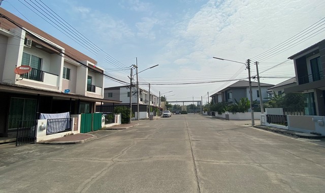 ขายทาวน์เฮ้าส์  หมู่บ้านบ้านดี บางโทรัด สมุทรสาคร (PKK03-05375)