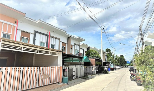 ขายทาวน์เฮ้าส์  หมู่บ้านไลโอ เพชรเกษม 81 สมุทรสาคร (PKK03-05627)