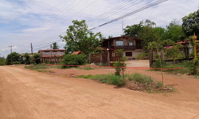 รายละเอียดเพิ่มเติมCode ID :  PKK02-05028ราคาขาย       2,247,000 บาท- ขนาดพื้นที่ :   813 ตร.ว (2 ไร่ / 13 ตร.ว)- พื้นที่ใช้สอย : 188.50 ตร.ม- จำนวนห้อง :    2 ห้องนอน 1 ห้องน้ำ- จอดรถ :      1-2 คัน- บ้านครึ่งตึกครึ่งไม้  : 2 ชั้น- บ้านครึ่งตึกครึ่งไม้หันทางทิศ :- อายุอาคาร : 38 ปีพิกัดทรัพย์ :     https://maps.app.goo.gl/hPUTc2ctcWckveKy9สถานที่ใกล้เคียง- ใกล้โรงบาลศรีเทพ- ใกล้วัดบ้านนาสามัคคี- ใกล้โรงเรียนบ้านนาสนุ่น- ใกล้วัดนาสนุ่น (วัดบ้านคลอง)ส