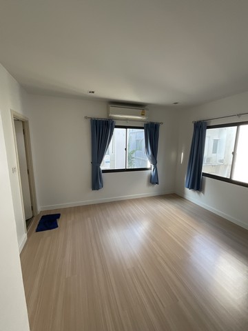 ให้เช่า  โฮมออฟฟิศ ติดถนนบางนา กม .5 หมู่บ้าน PLEX บางนา  3 ชั้น 4 ห้องนอน 4 ห้องน้ำ หลังมุม