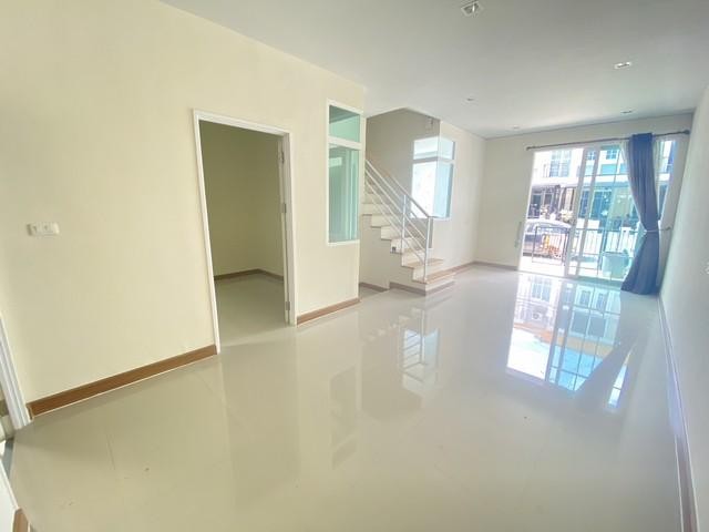 ขายทาวน์โฮม 2 ชั้น ซอยนวมินทร์42 โครงการโกลเด้น ทาวน์2 ลาดพร้าว-เกษตรนวมินทร์