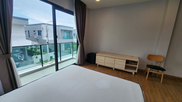 ให้เช่าเซนโทร บางนา  4 นอน 4 น้ำ 2 ที่จอดรถ ใกล้ส่วนกลางในโครงการ  ติดเมกา บางนา