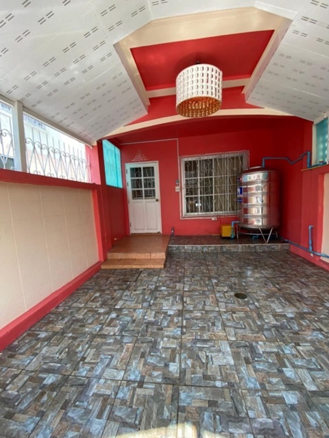 ตลาดเจ้าพระยา 18 ตรว. นานาชาติร่วมฤดี ราชพฤกษ์ ให้เช่าทาวเฮาท์ 2 ชั้น หลังมุม ใกล้ถนนใหญ่  3นอน 2น้ำ 1แอร์ 1จอดรถ