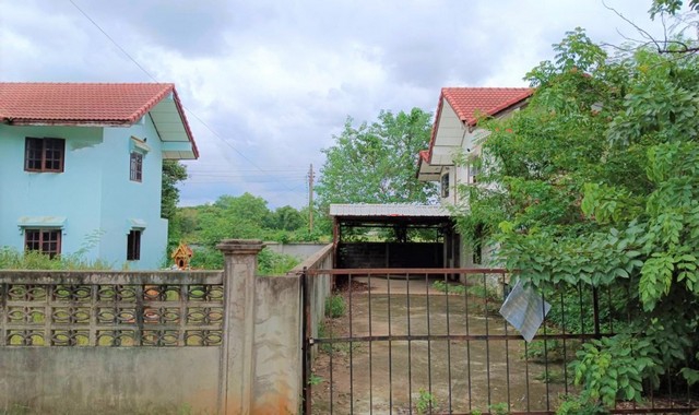 รายละเอียดเพิ่มเติมCode ID :    PKK02-12119ราคาขาย        2,132,000 บาท- ขนาดพื้นที่ :   340 ตร.ว (3 งาน / 40 ตร.ว) - พื้นที่ใช้สอย :  105.50 ตร.ม- จำนวนห้อง :  2 ห้องนอน 1 ห้องน้ำ- จอดรถ :      1-2 คัน- บ้านเดี่ยว   :    2 ชั้น- บ้านเดี่ยวหันทางทิศ :- อายุอาคาร :   21 ปีพิกัดทรัพย์ :     https://maps.app.goo.gl/YVevUVDFpVjSeo7m7สถานที่ใกล้เคียง- ใกล้โลตัส โกเฟรช ซูเปอร์มาร์เก็ต หนองไผ่ - ใกล้โรงพยาบาลหนองไผ่- ใกล้โรงเรียนบ้านพงษ์เพชรอนุสรณ์- ใกล้โรงเรียนแส