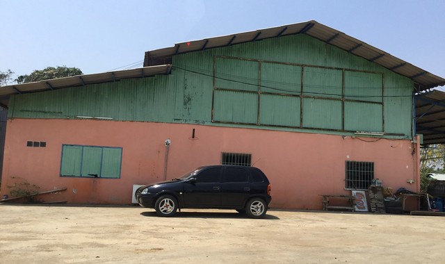 รายละเอียดเพิ่มเติมCode ID :    PKK02-12118ราคาขาย        3,815,000 บาท- ขนาดพื้นที่ :    448 ตร.ว (1 ไร่ / 48 ตร.ว) - พื้นที่ใช้สอย :  252 ตร.ม- จำนวนห้อง :  3 ห้องนอน 3 ห้องน้ำ- จอดรถ :      1-2 คัน- บ้านเดี่ยว   :    1 ชั้น- บ้านเดี่ยวหันทางทิศ :- อายุอาคาร :   24 ปีพิกัดทรัพย์ :     https://maps.app.goo.gl/Bk9t8k49hzc8vgMo8สถานที่ใกล้เคียง- ใกล้โลตัส โกเฟรช ซูเปอร์มาร์เก็ต หนองไผ่ - ใกล้โรงพยาบาลหนองไผ่- ใกล้วัดหนองไผ่ พิทยาราม- ใกล้โรงเรียนอนุบาลหนองไ