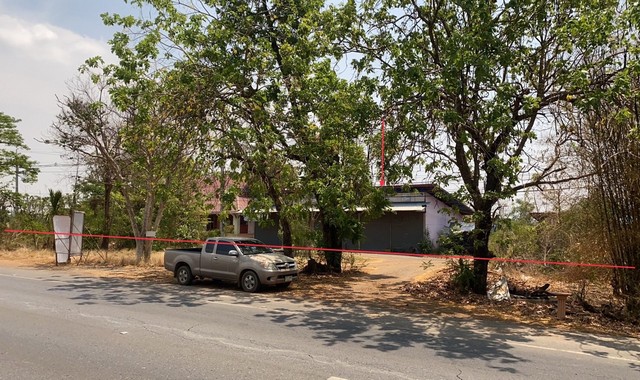 รายละเอียดเพิ่มเติมCode ID :    PKK02-12021ราคาขาย        6,937,000 บาท- ขนาดพื้นที่ :    5,271 ตร.ว (13 ไร่ / 71 ตร.ว) - พื้นที่ใช้สอย :  180 ตร.ม- จำนวนห้อง :  1 ห้องนอน 1 ห้องน้ำ- จอดรถ :      1-2 คัน- บ้านเดี่ยว   :    1 ชั้น- บ้านเดี่ยวหันทางทิศ :- อายุอาคาร :   14 ปีพิกัดทรัพย์ : https://maps.app.goo.gl/eEsAMvPMGzkPfV2P6สถานที่ใกล้เคียง- ใกล้ตลาดนัดวัดบ้านโภชน์ - ใกล้โรงพยาบาลส่งเสริมสุขภาพตำบลบ้านโภชน์- ใกล้มินิบิ๊กซี บ้านโภชน์- ใกล้โรงเรียนชุมชนบ