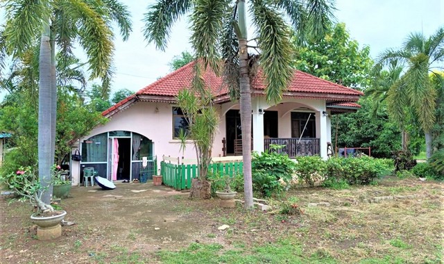 รายละเอียดเพิ่มเติมCode ID :    PKK02-11182ราคาขาย        6,705,000 บาท- ขนาดพื้นที่ :    9,885 ตร.ว (24 ไร่ / 2 งาน / 85 ตร.ว) - พื้นที่ใช้สอย :  449 ตร.ม- จำนวนห้อง :  - ห้องนอน 1 ห้องน้ำ- จอดรถ :      1-2 คัน- บ้านครึ่งตึกครึ่งไม้   :    2 ชั้น- บ้านครึ่งตึกครึ่งไม้หันทางทิศ :- อายุอาคาร :   21 ปีพิกัดทรัพย์ :  https://maps.app.goo.gl/7krmkUb5XzxY6fwY9สถานที่ใกล้เคียง- ใกล้โลตัส โกเฟรช ซูเปอร์มาร์เก็ต หนองไผ่- ใกล้โรงพยาบาลหนองไผ่ - ใกล้วัดบ้านหนองบัวทอง- 