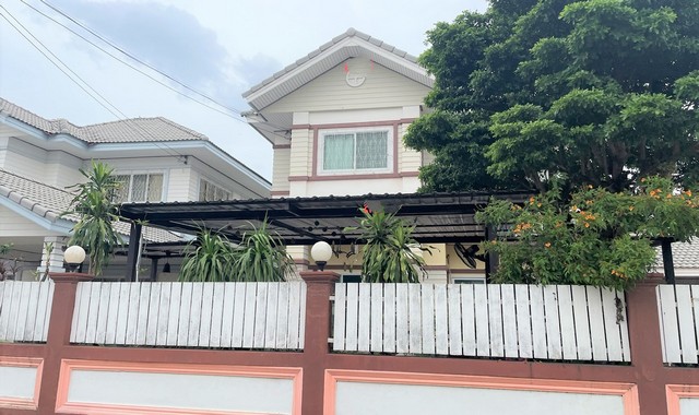 รายละเอียดเพิ่มเติมCode ID :    PKK02-13850ราคาขาย         3,892,000 บาท- ขนาดพื้นที่ :   144.50 ตร.ว (1 งาน / 44.50 ตร.ว) - พื้นที่ใช้สอย :    212.25 ตร.ม- จำนวนห้อง :  4 ห้องนอน 3 ห้องน้ำ- จอดรถ :   1-2 คัน- บ้านเดี่ยว :     2 ชั้น- บ้านเดี่ยวหันทางทิศ :- อายุอาคาร :   11 ปีพิกัดทรัพย์ :  https://maps.app.goo.gl/gdYaHGt19kVHznjh6สถานที่ใกล้เคียง- ใกล้แม็คโคร เพชรบูรณ์- ใกล้โลตัส เพชรบูรณ์- ใกล้บิ๊กซีเพชรบูรณ์- ใกล้โรงพยาบาลเพชรบูรณ์ สอบถามเพิ่มเติม/นัดชมโท